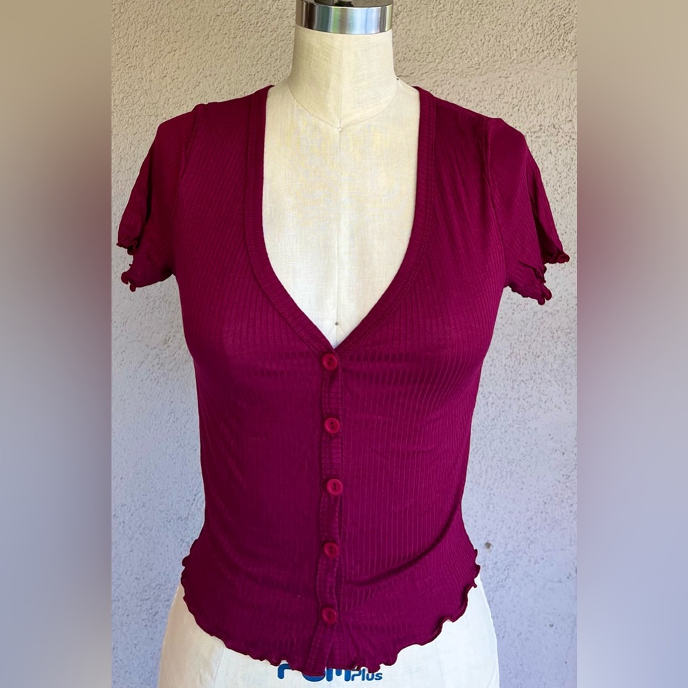 Chic Burgundy Button-Up Crop Top